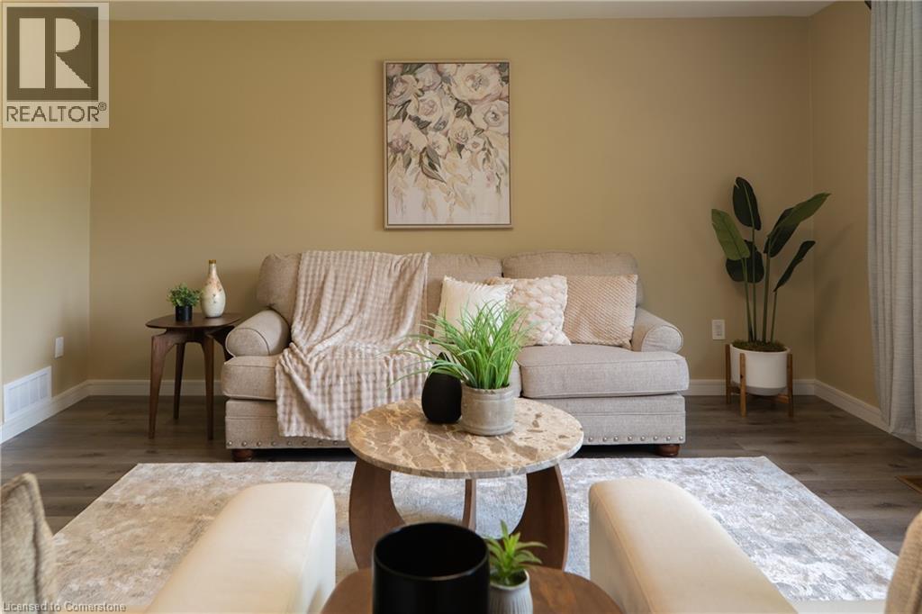 Photo 31 of 39 Cloverhill Road, Hamilton ON