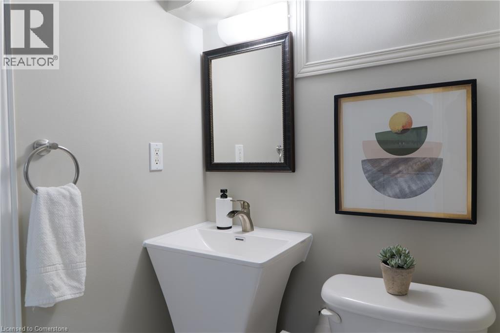 Photo 5 of 39 Cloverhill Road, Hamilton ON