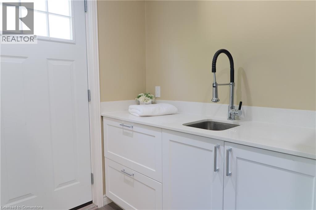 Photo 49 of 39 Cloverhill Road, Hamilton ON
