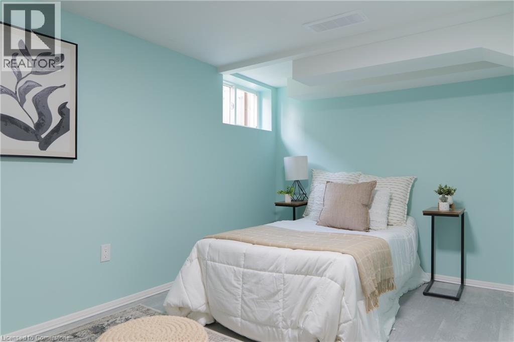 Photo 23 of 39 Cloverhill Road, Hamilton ON