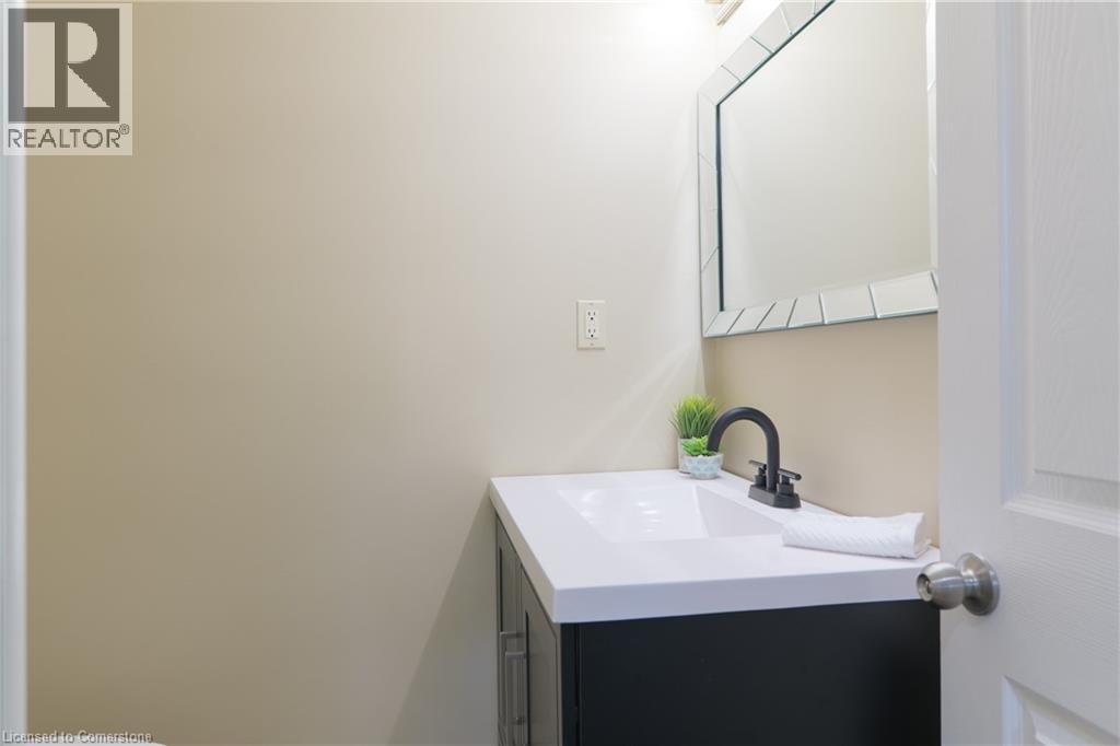 Photo 11 of 39 Cloverhill Road, Hamilton ON