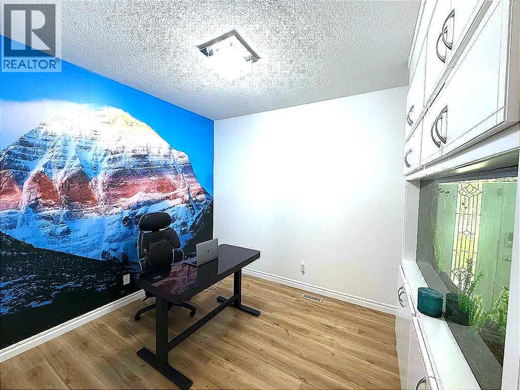 Single Family House for Sale in  Evansglen Circle NW Evanston Calgary 