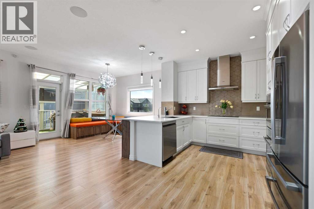 Single Family House for Sale in  Evansglen Circle NW Evanston Calgary 