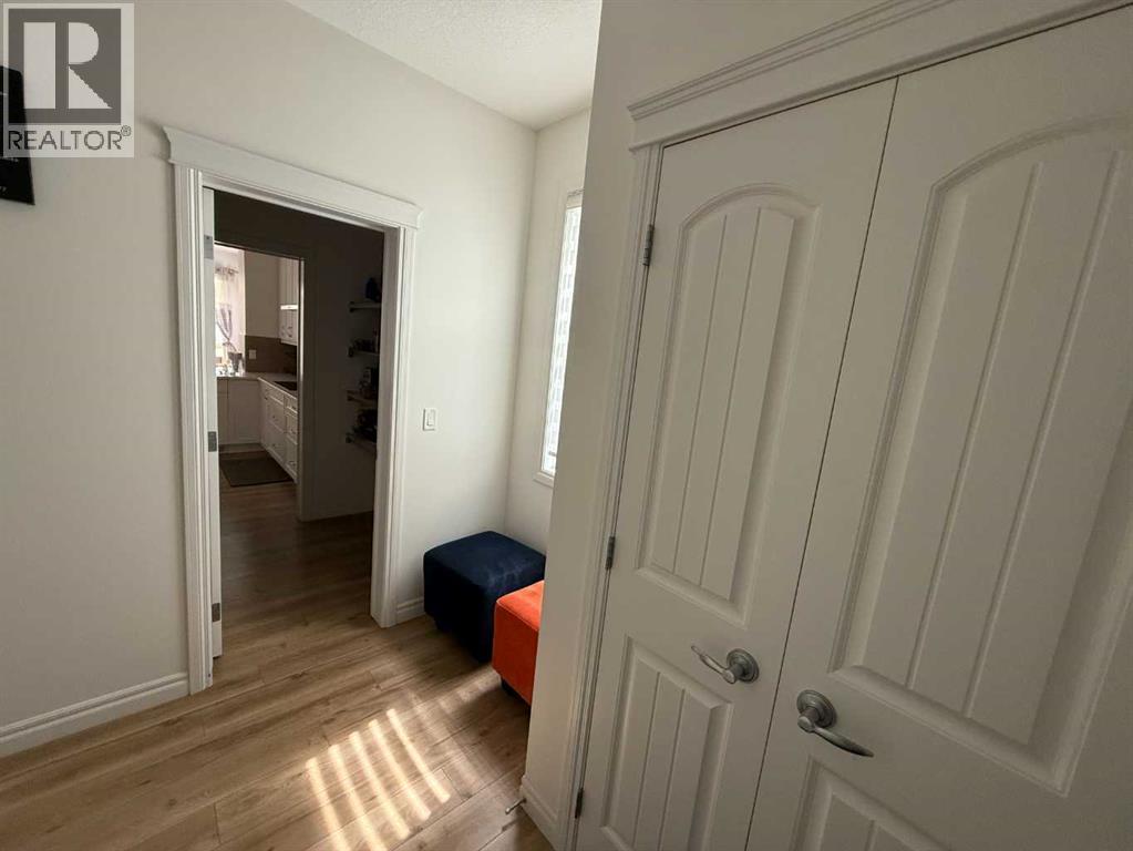Single Family House for Sale in  Evansglen Circle NW Evanston Calgary 