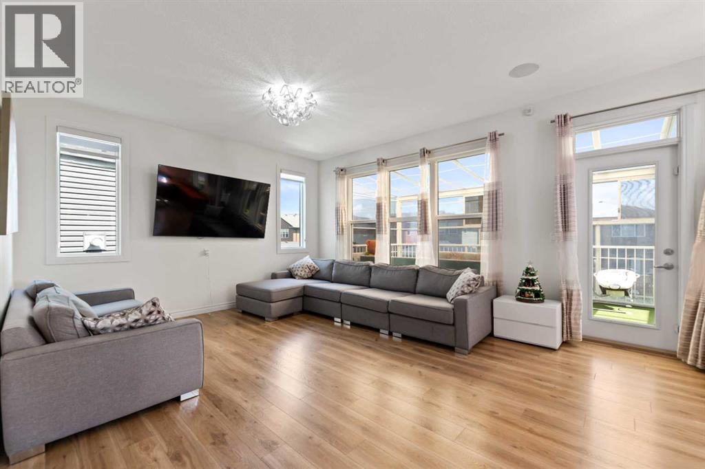 Single Family House for Sale in  Evansglen Circle NW Evanston Calgary 