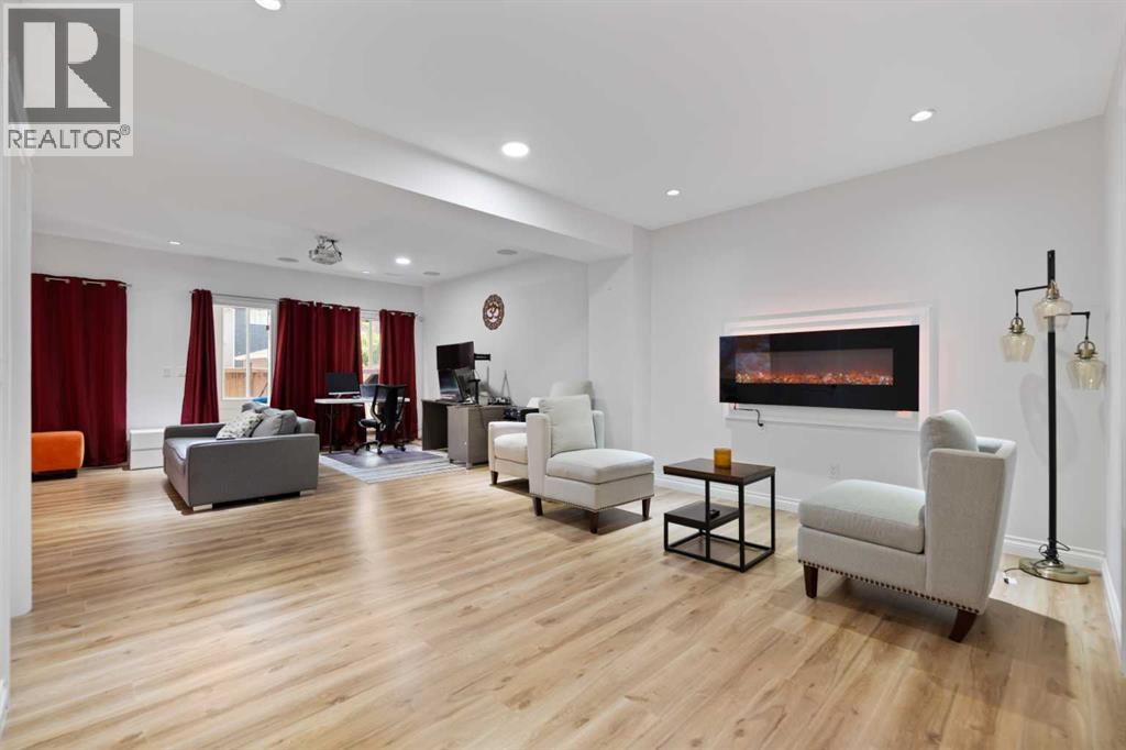 Single Family House for Sale in  Evansglen Circle NW Evanston Calgary 
