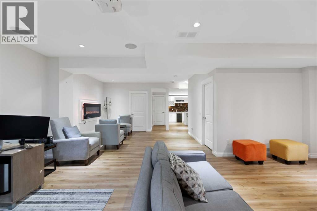 Single Family House for Sale in  Evansglen Circle NW Evanston Calgary 