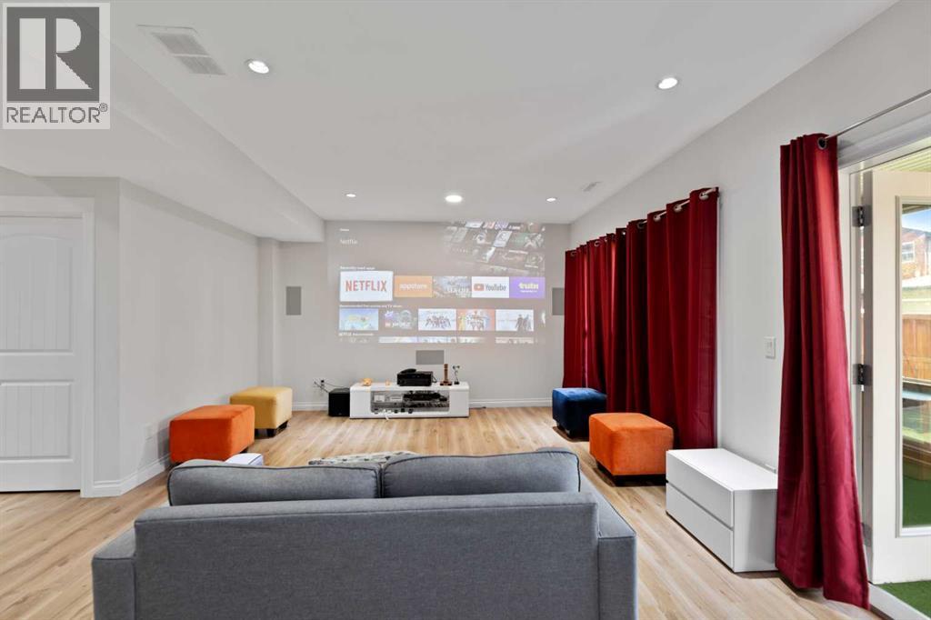 Single Family House for Sale in  Evansglen Circle NW Evanston Calgary 