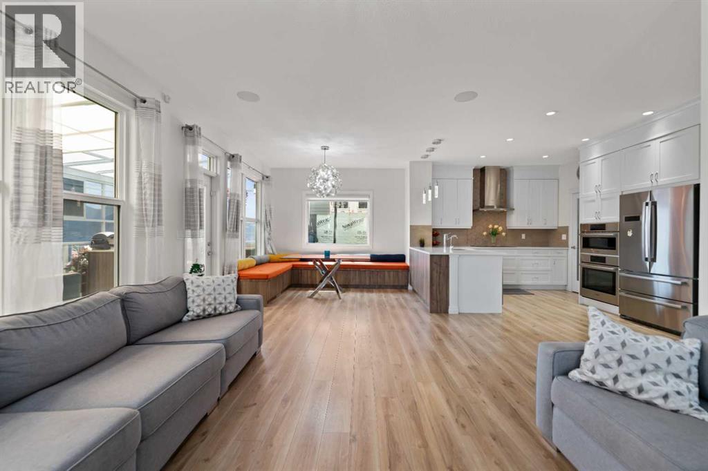 Single Family House for Sale in  Evansglen Circle NW Evanston Calgary 