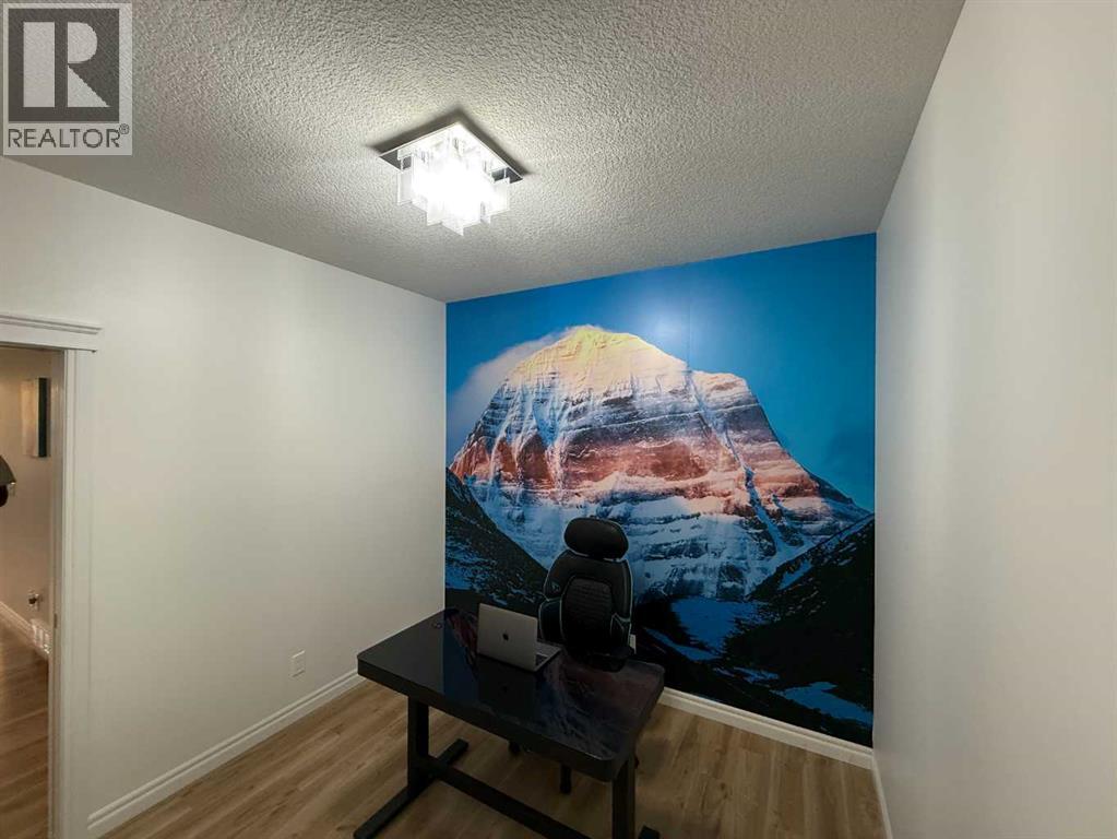 Single Family House for Sale in  Evansglen Circle NW Evanston Calgary 