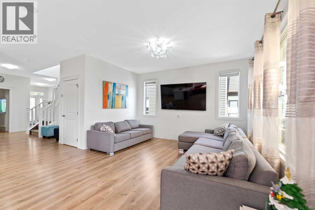 Single Family House for Sale in  Evansglen Circle NW Evanston Calgary 