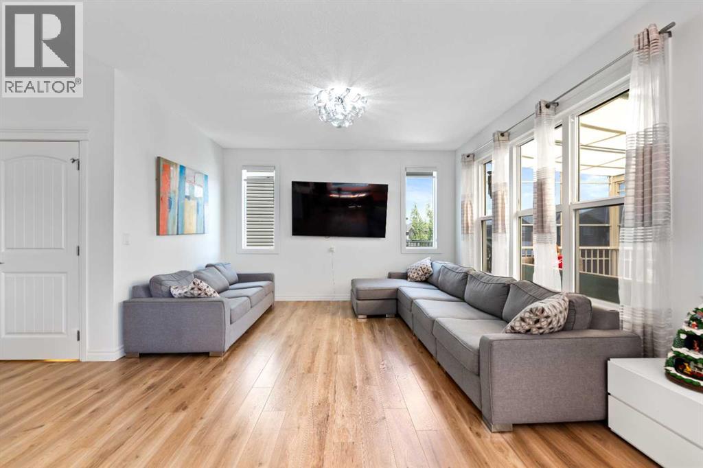 Single Family House for Sale in  Evansglen Circle NW Evanston Calgary 