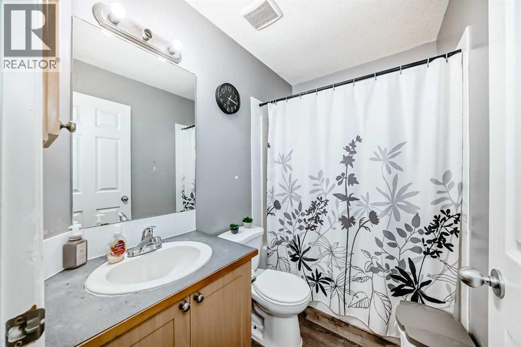 Single Family House 5 Level for Sale in  Copperfield Lane SE Copperfield Calgary 