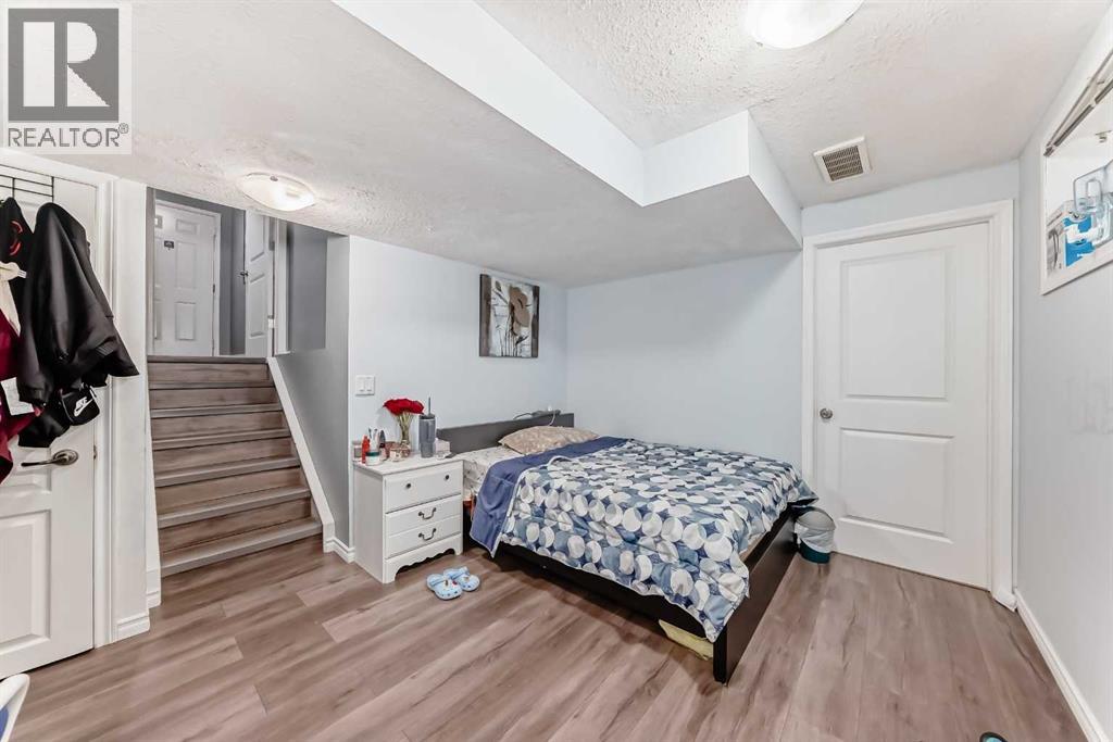 Single Family House 5 Level for Sale in  Copperfield Lane SE Copperfield Calgary 