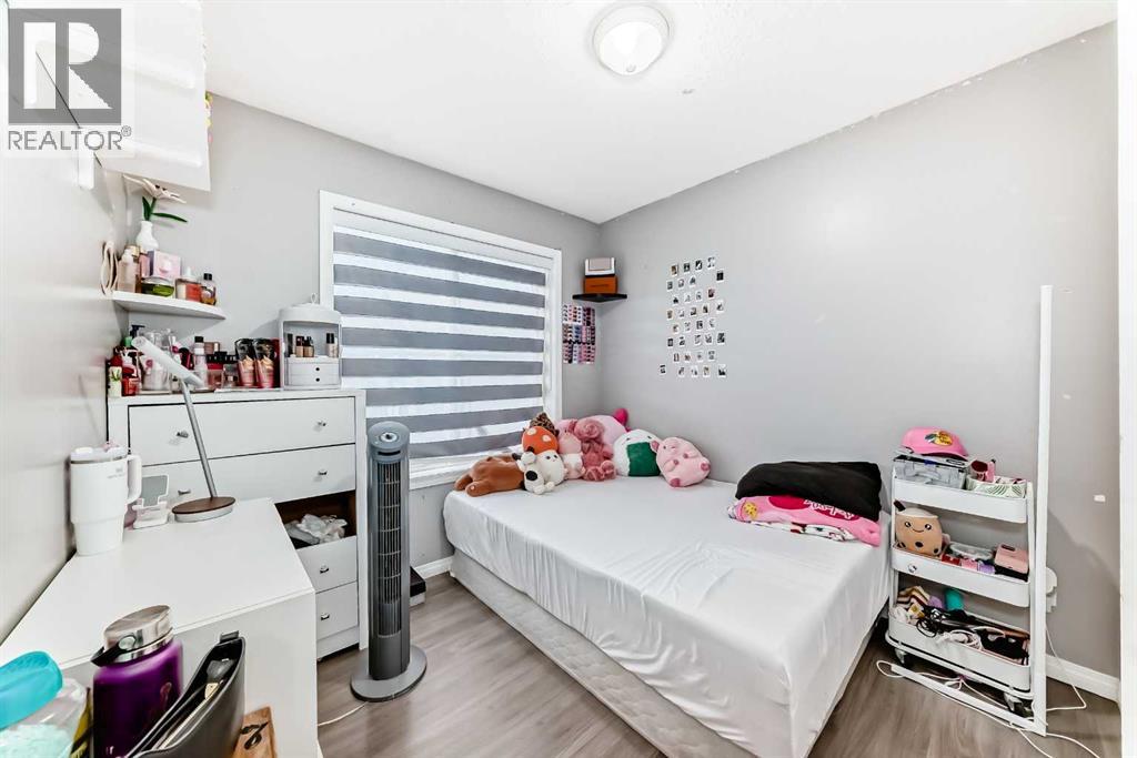 Single Family House 5 Level for Sale in  Copperfield Lane SE Copperfield Calgary 