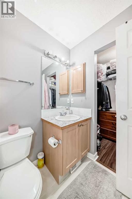Single Family House 5 Level for Sale in  Copperfield Lane SE Copperfield Calgary 