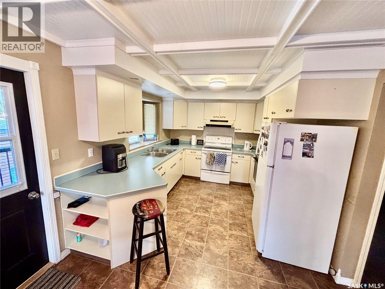 Photo 5 of 724 4th Street E, Assiniboia SK
