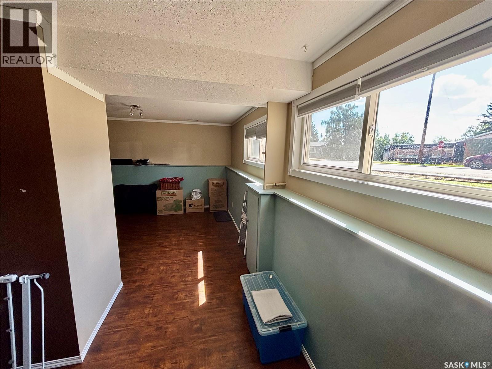 Photo 2 of 724 4th Street E, Assiniboia SK
