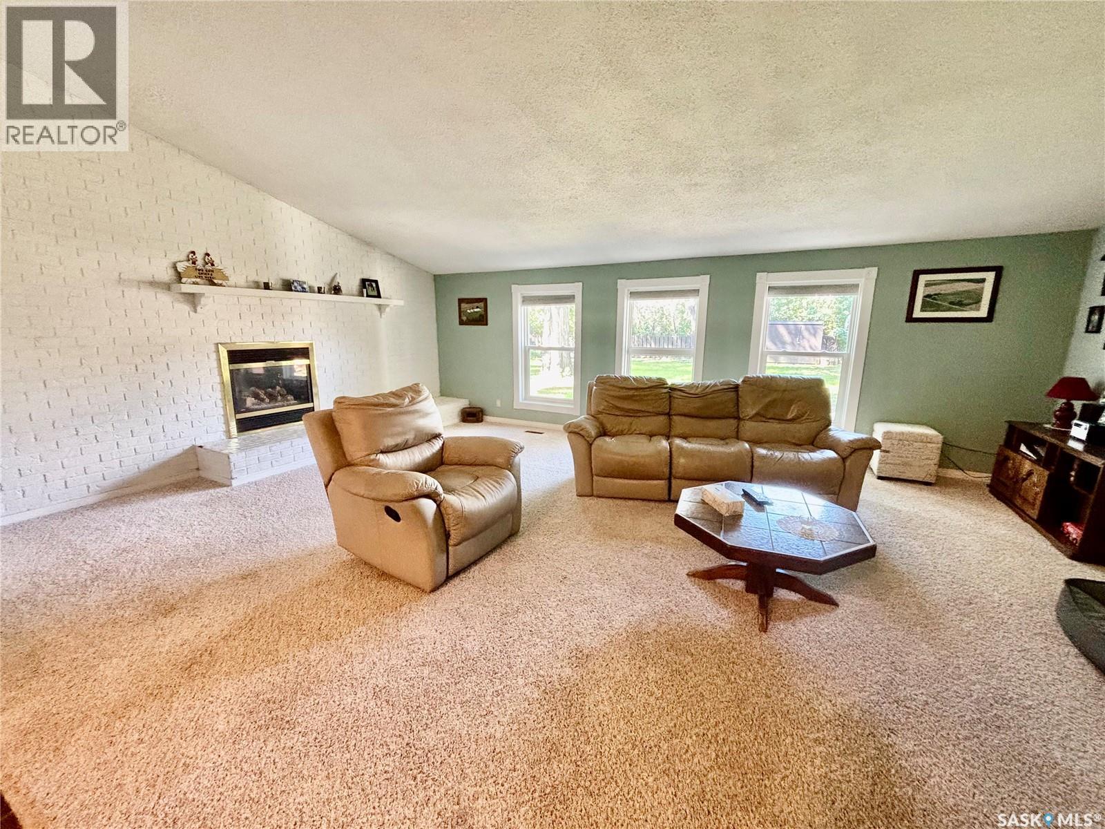 Photo 9 of 724 4th Street E, Assiniboia SK