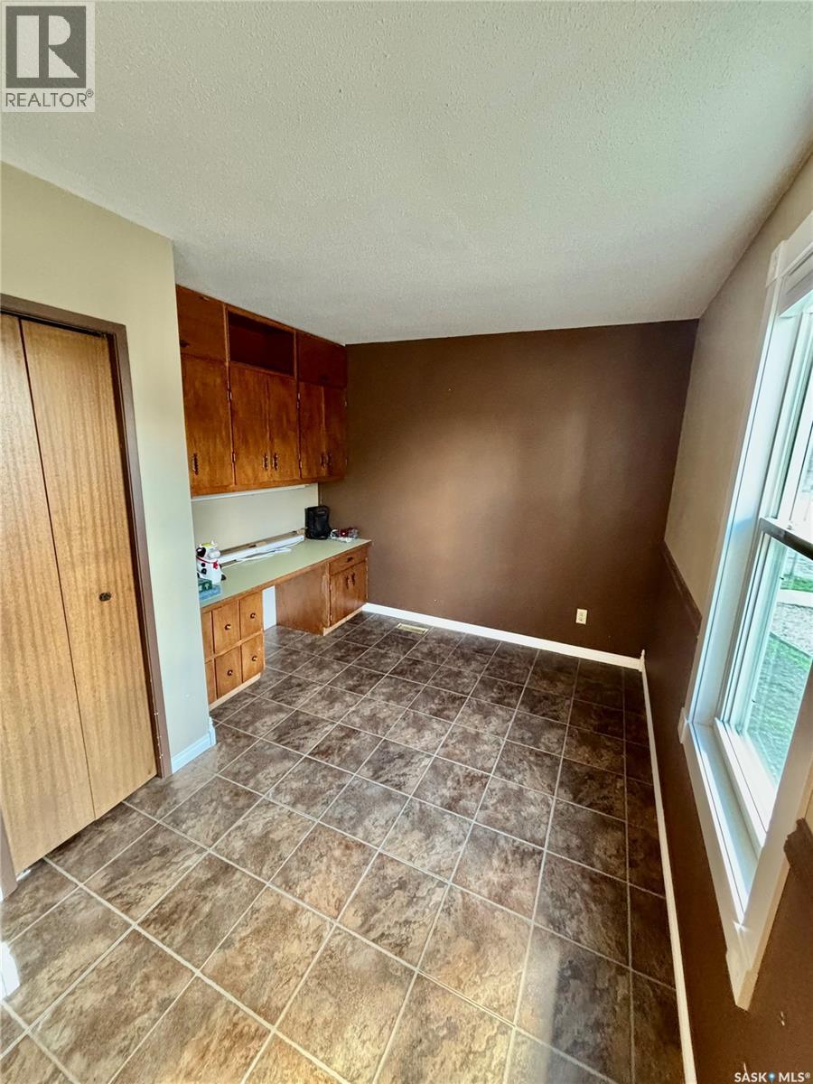 Photo 17 of 724 4th Street E, Assiniboia SK