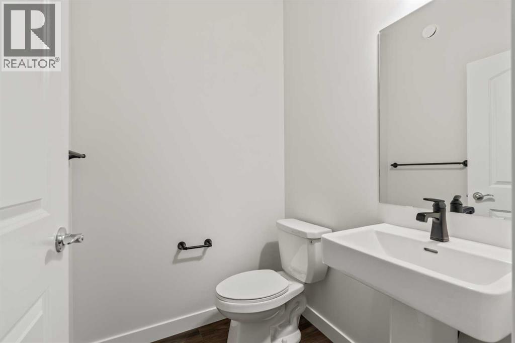 Single Family House for Sale in  Silver Spruce Bay SW Silverado Calgary 