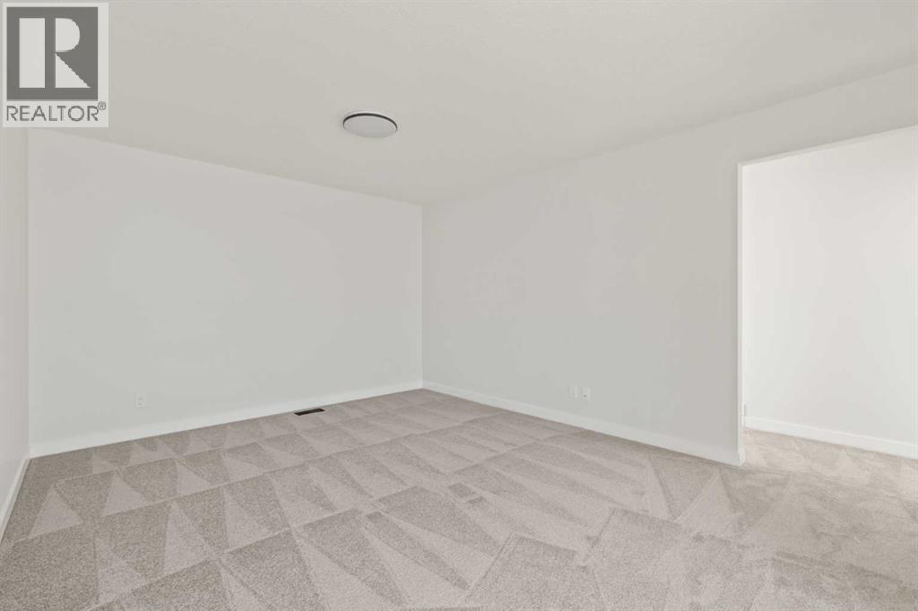 Single Family House for Sale in  Silver Spruce Bay SW Silverado Calgary 