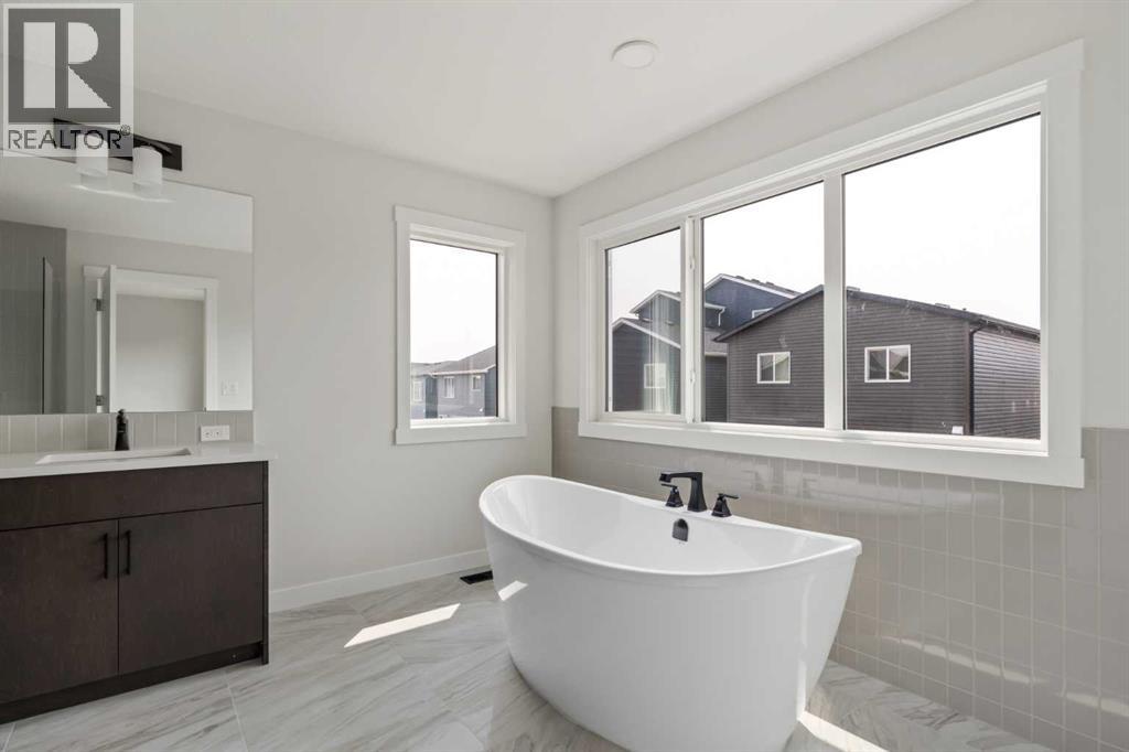 Single Family House for Sale in  Silver Spruce Bay SW Silverado Calgary 