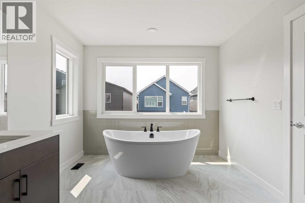 Single Family House for Sale in  Silver Spruce Bay SW Silverado Calgary 