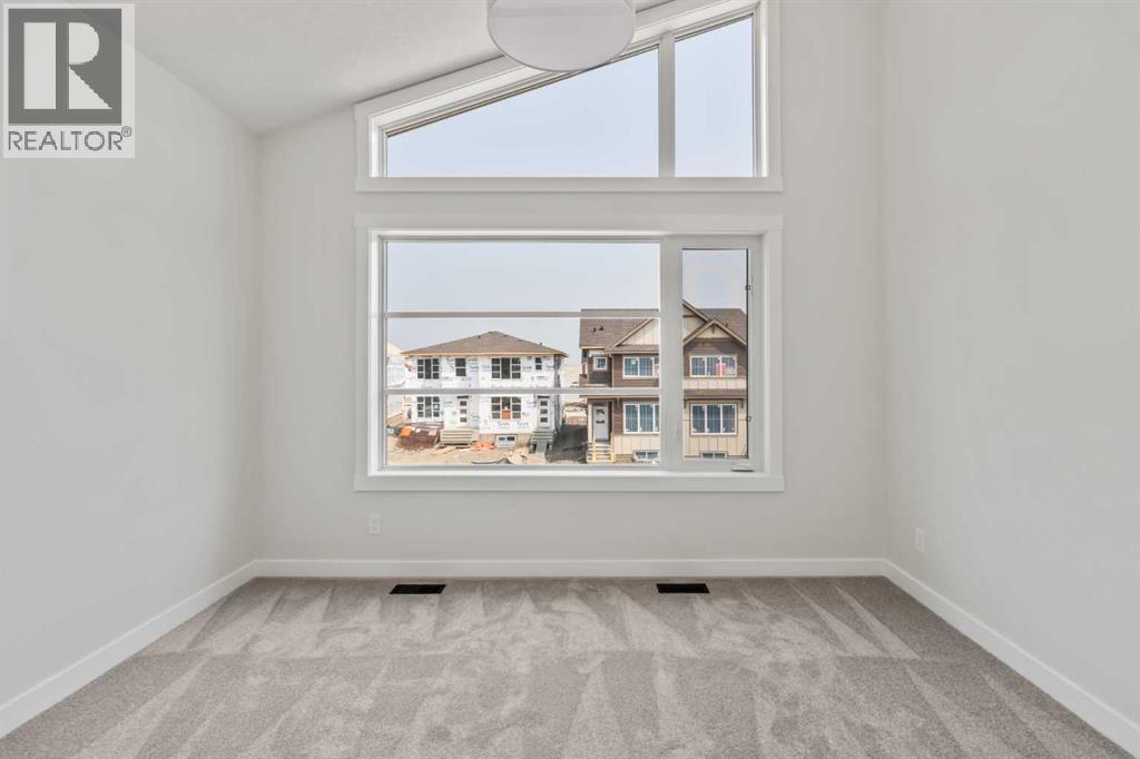 Single Family House for Sale in  Silver Spruce Bay SW Silverado Calgary 