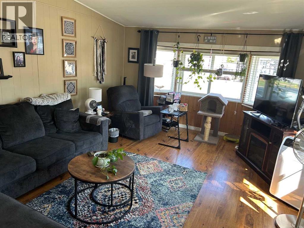 Single Family House Mobile Home for Sale in    Avenue Glendale Red Deer 