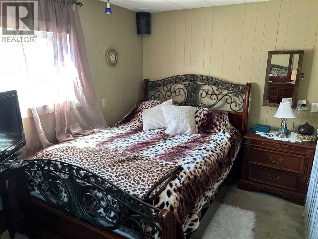 Single Family House Mobile Home for Sale in    Avenue Glendale Red Deer 
