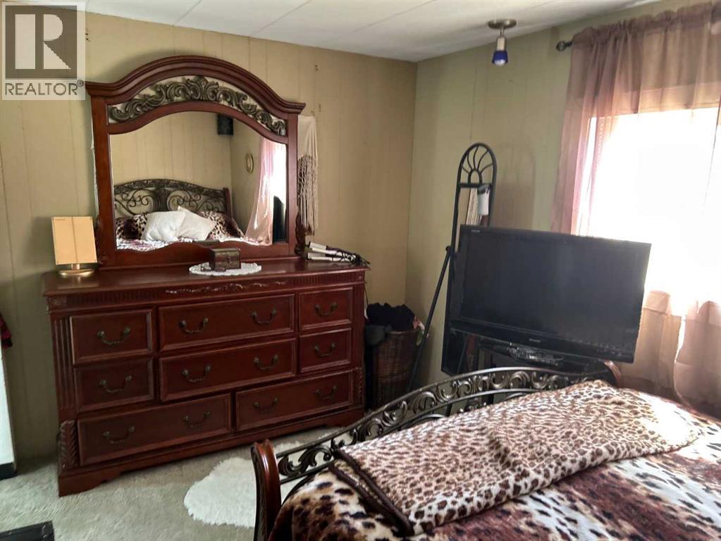 Single Family House Mobile Home for Sale in    Avenue Glendale Red Deer 