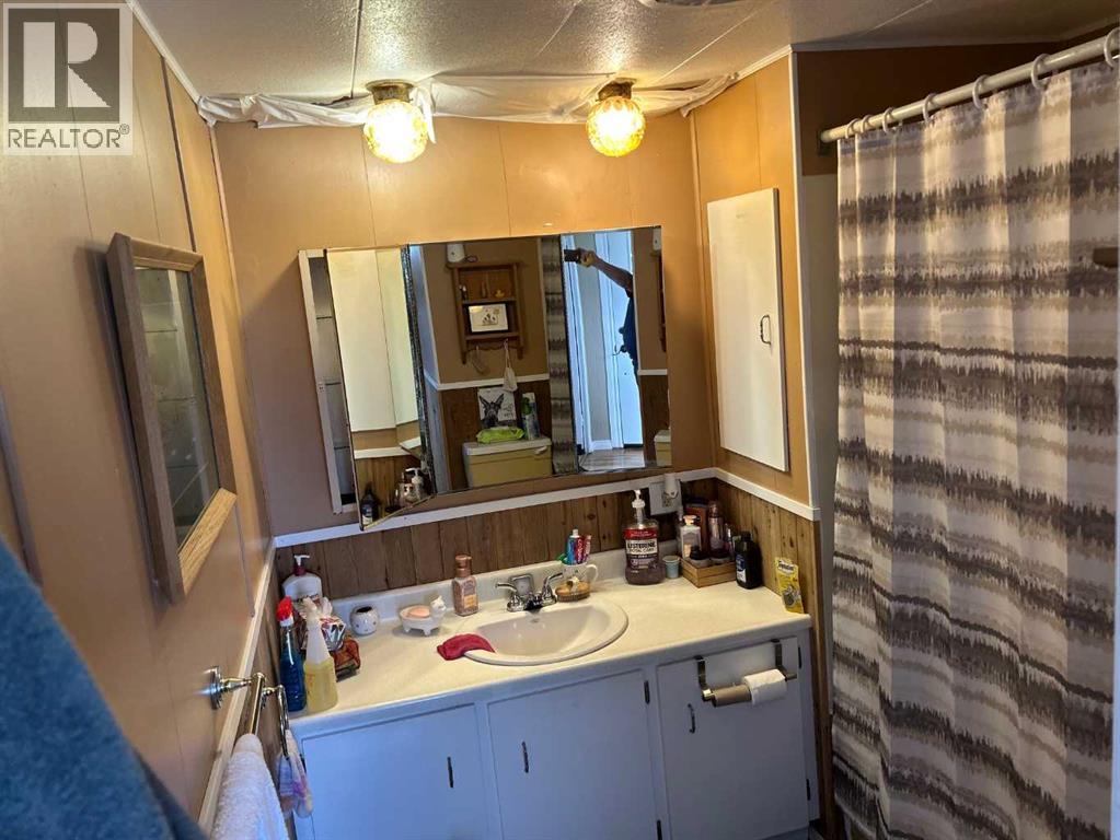 Single Family House Mobile Home for Sale in    Avenue Glendale Red Deer 
