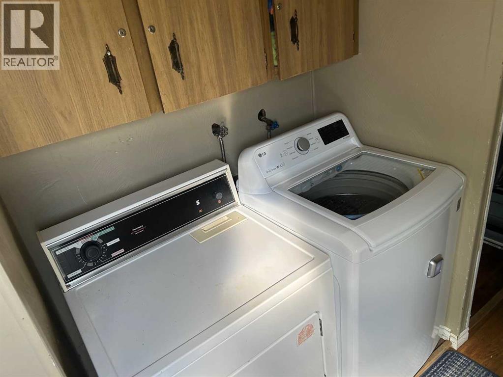 Single Family House Mobile Home for Sale in    Avenue Glendale Red Deer 