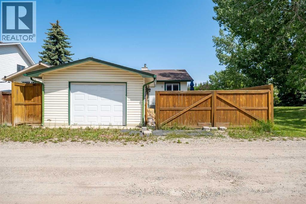 Single Family House Bungalow for Sale in  Woodglen Close SW Woodbine Calgary 