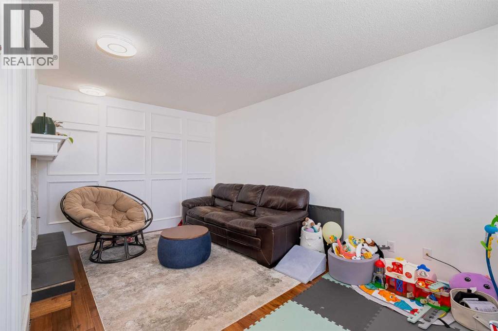 Single Family House Bungalow for Sale in  Woodglen Close SW Woodbine Calgary 
