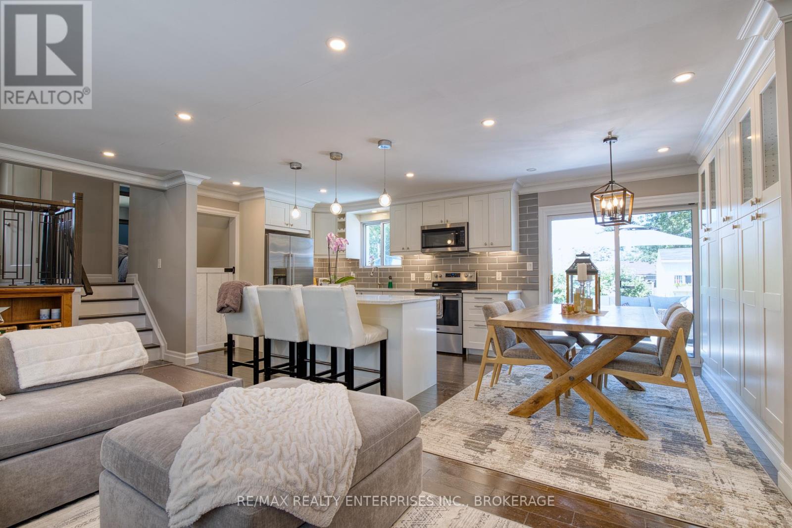 Photo 14 of 20 Karen Crescent, Grimsby ON