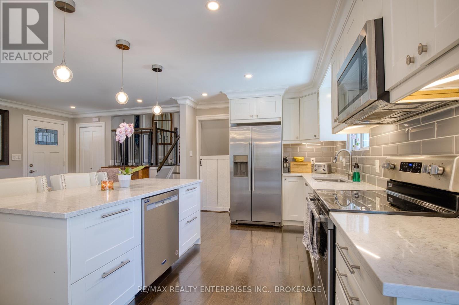 Photo 19 of 20 Karen Crescent, Grimsby ON