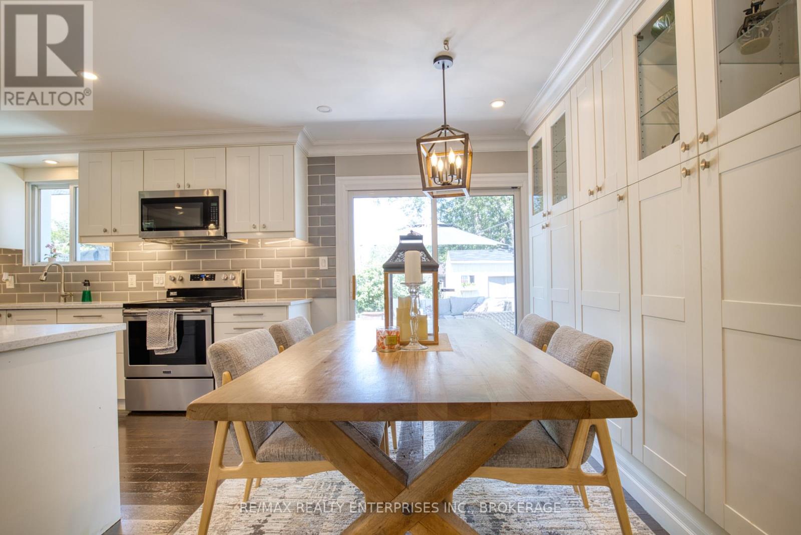 Photo 16 of 20 Karen Crescent, Grimsby ON