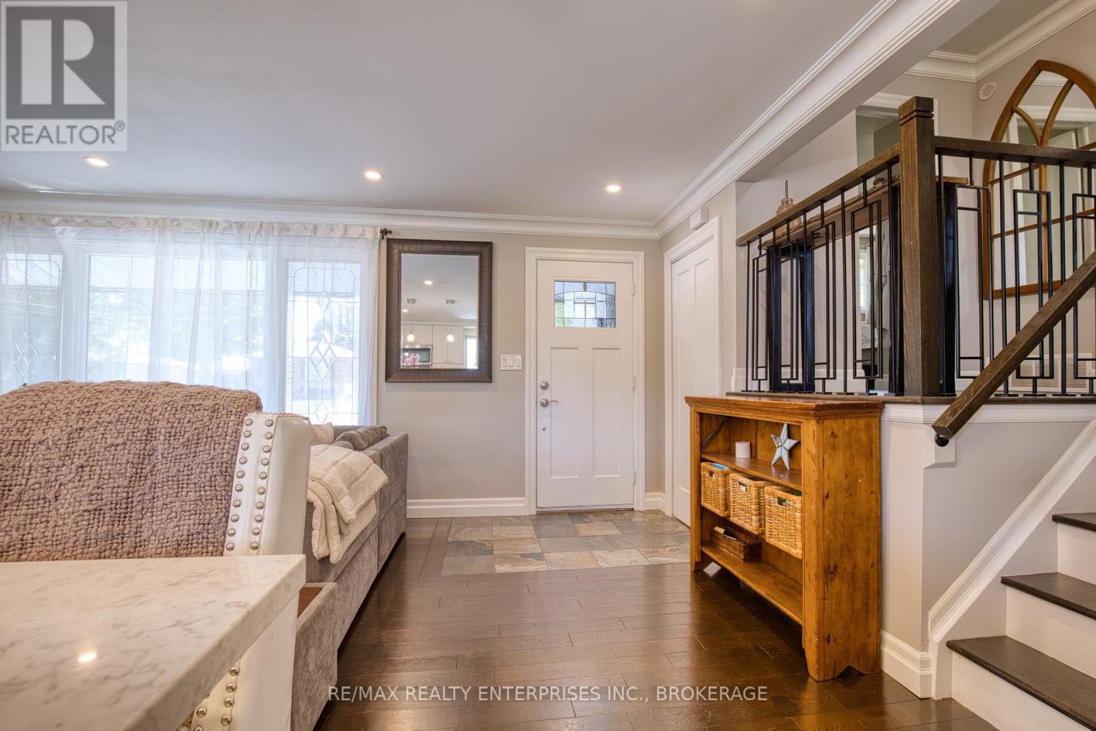 Photo 9 of 20 Karen Crescent, Grimsby ON