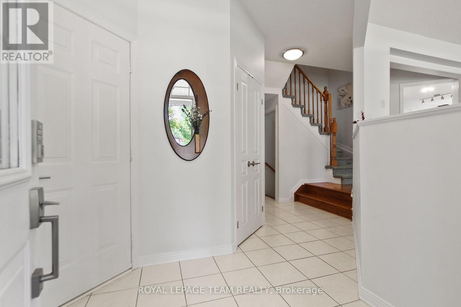 Photo 10 of 46 Kettleby Street, Ottawa ON
