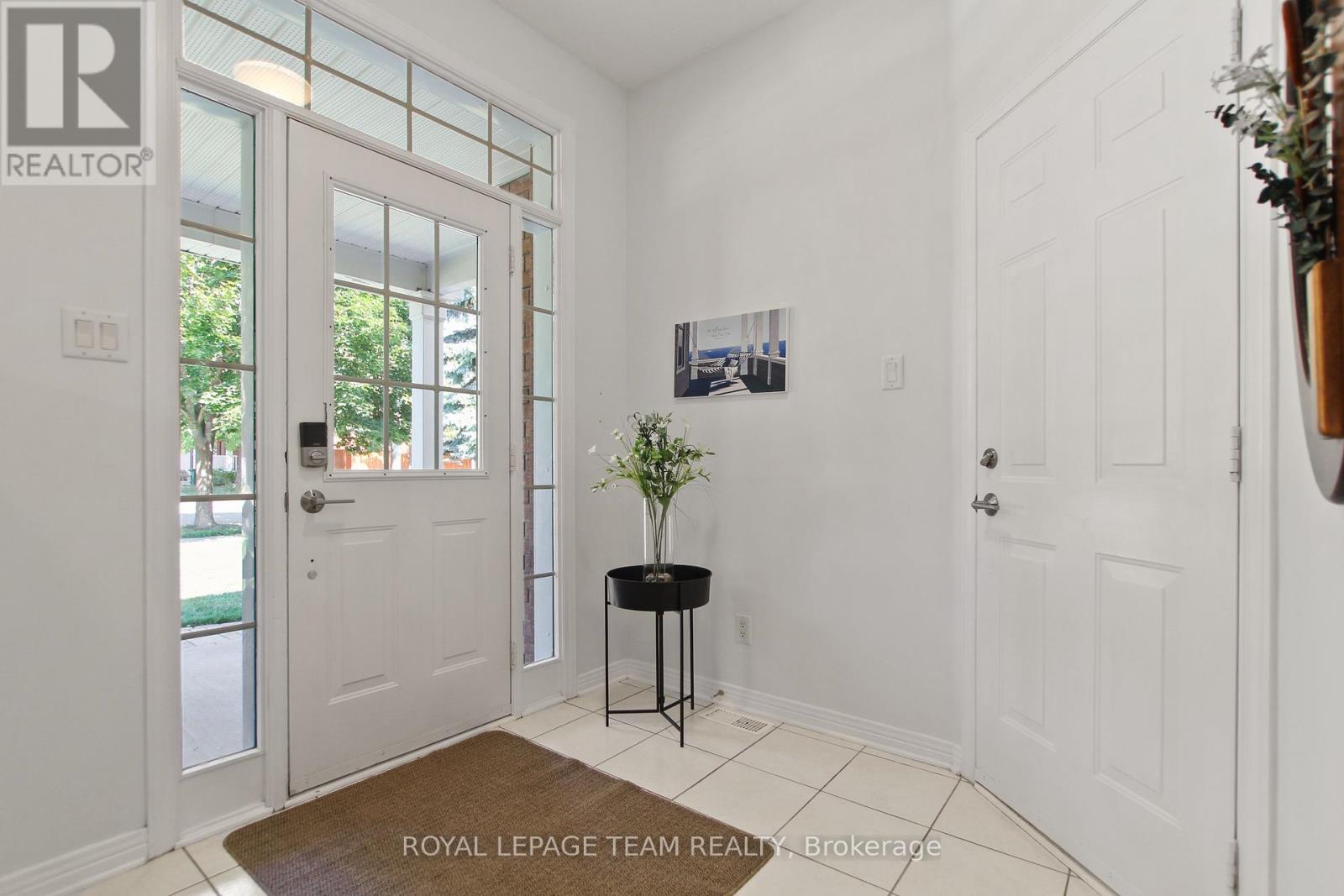 Photo 9 of 46 Kettleby Street, Ottawa ON