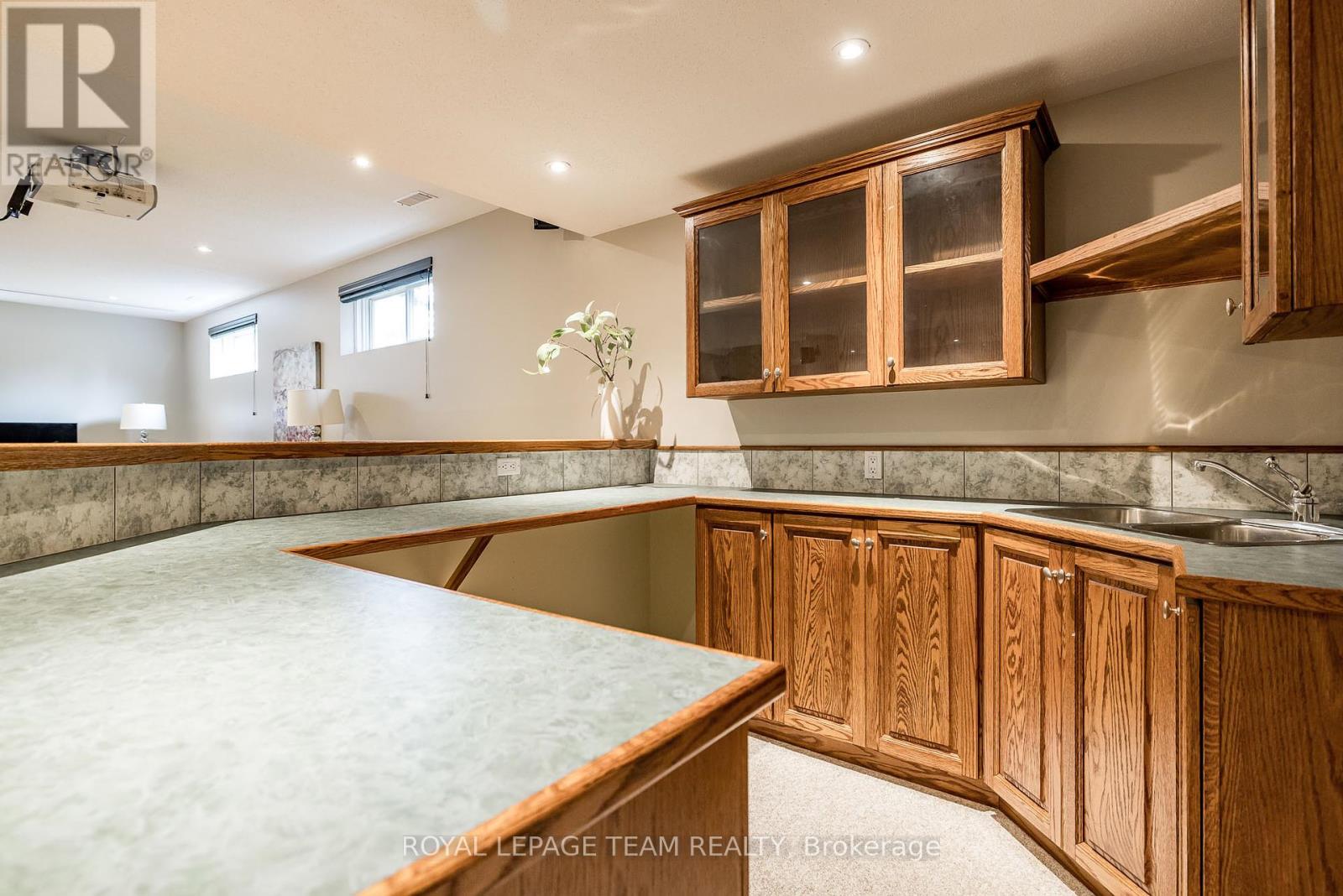 Photo 19 of 10 Beechgrove Gardens, Ottawa ON