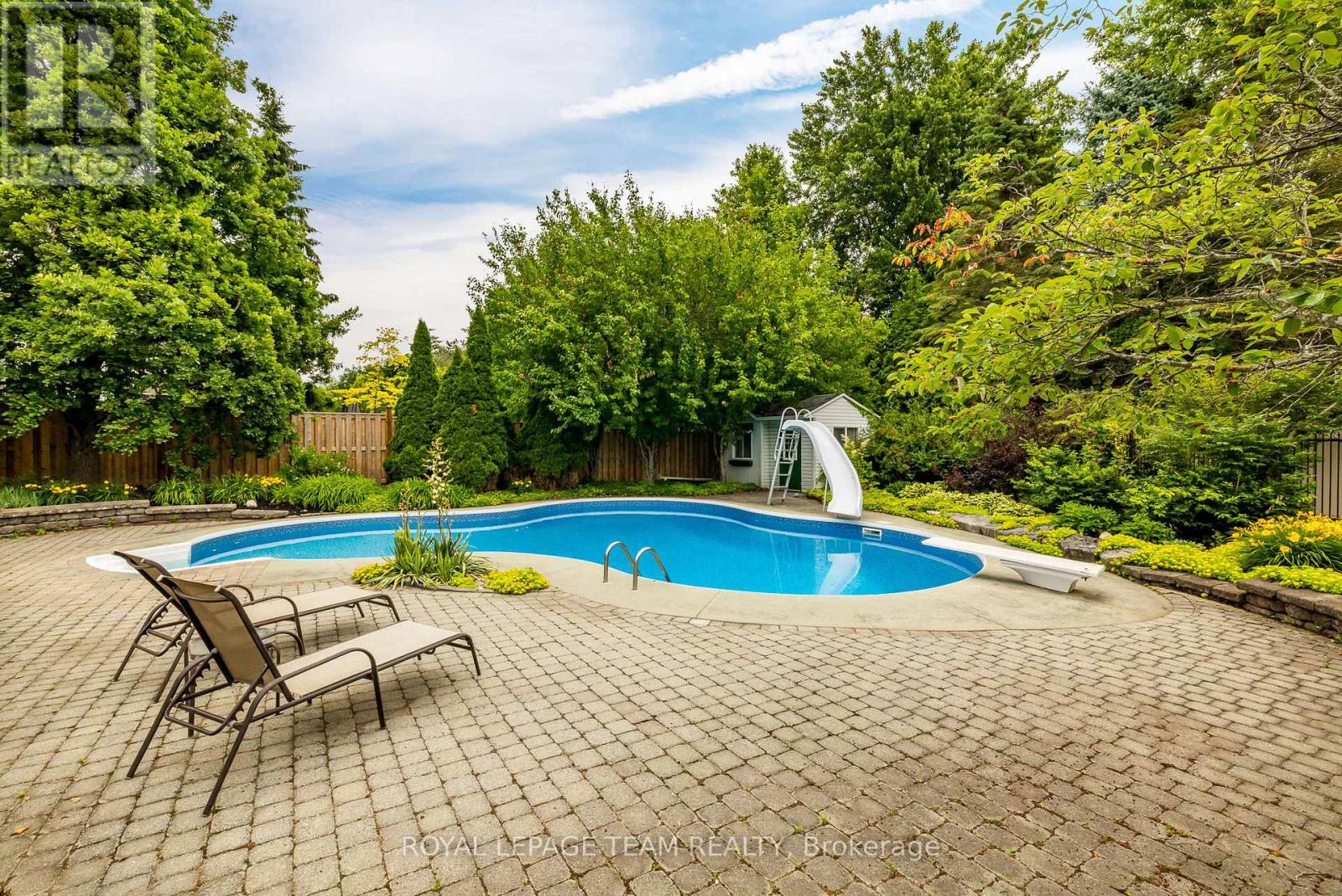 Photo 13 of 10 Beechgrove Gardens, Ottawa ON