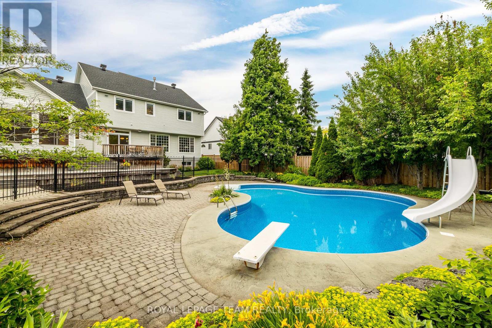 Photo 37 of 10 Beechgrove Gardens, Ottawa ON