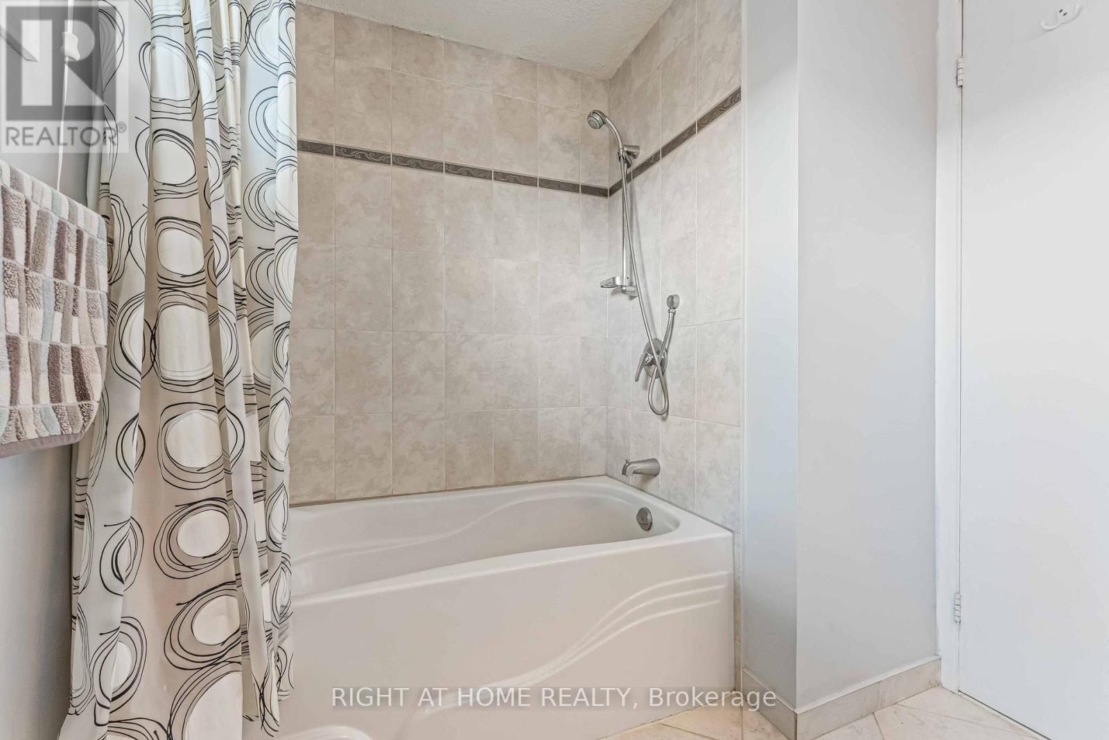 Photo 19 of 481 E Moodie Drive, Ottawa ON