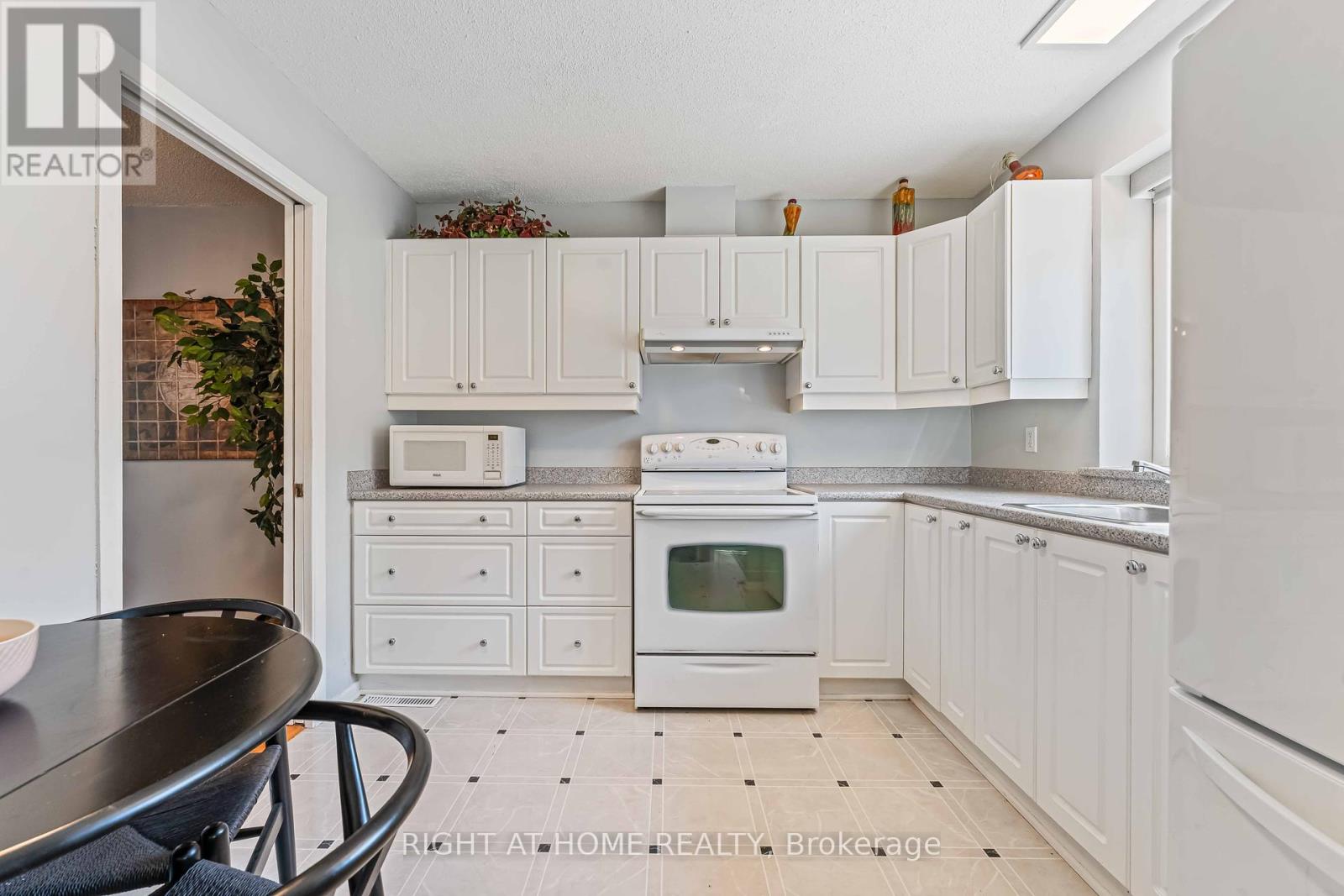 Photo 7 of 481 E Moodie Drive, Ottawa ON