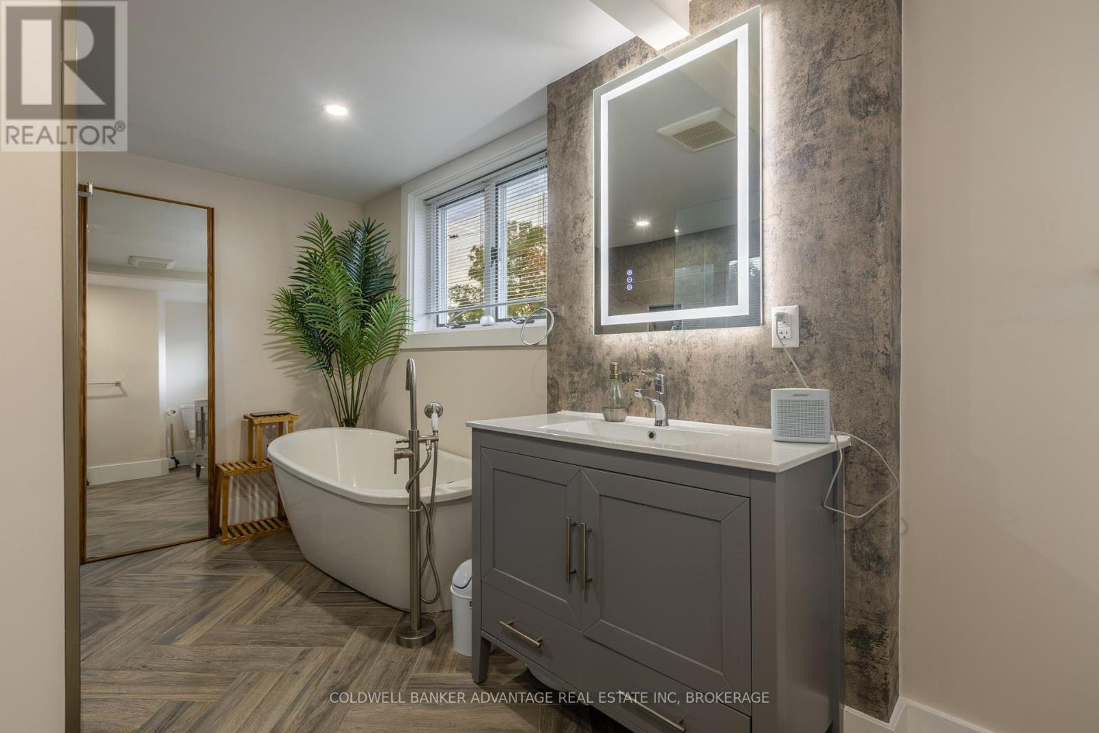 Photo 12 of 110 Garner Avenue, Welland ON
