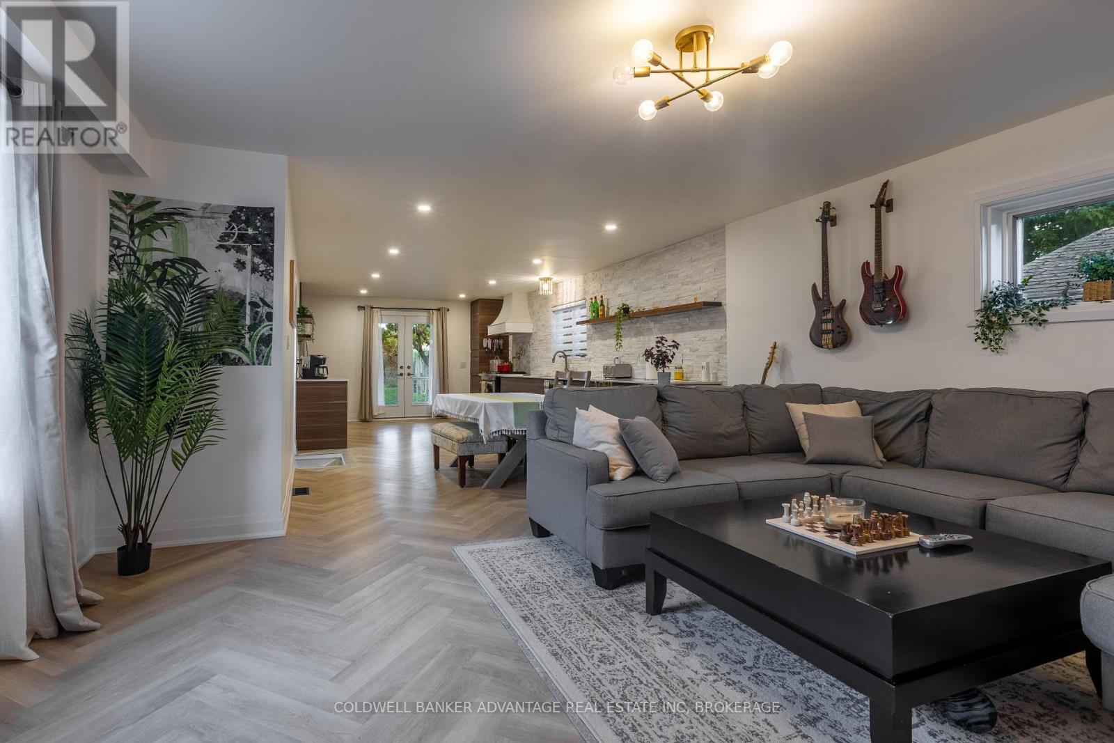 Photo 7 of 110 Garner Avenue, Welland ON