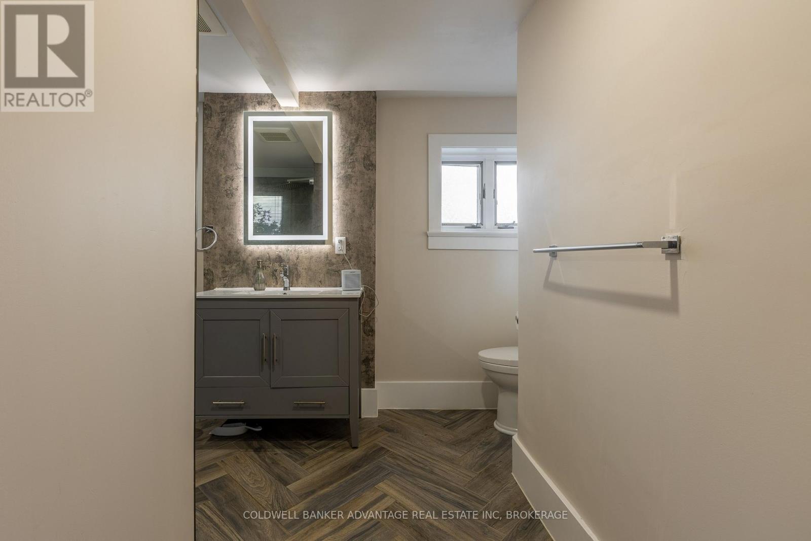 Photo 20 of 110 Garner Avenue, Welland ON
